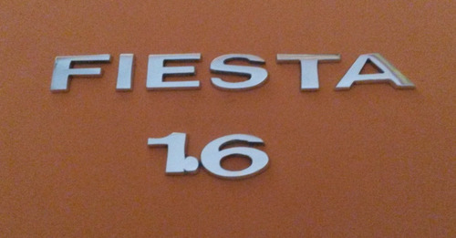 Emblema Kit De Ford Fiesta  2 Piezas En Metal Pulido Foto 3