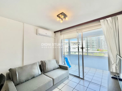 Alquiler Cerca De La Playa - 1 Dormitorio + 1 Baño - Piscina Exterior - Mucama - Gimnasio - Punta Del Este - Imagen 3