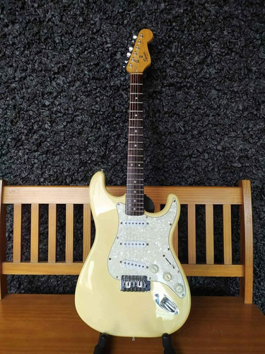 Guitarra Squier Bullet Creme Strato!