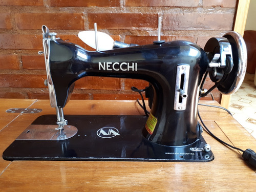 Máquina De Coser Necchi Antigua 