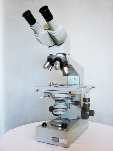 Microscopio Binocular. Marca C. Zeiss. Modelo Ergaval.