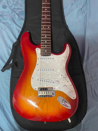 Guitarra Squier Standard Strato