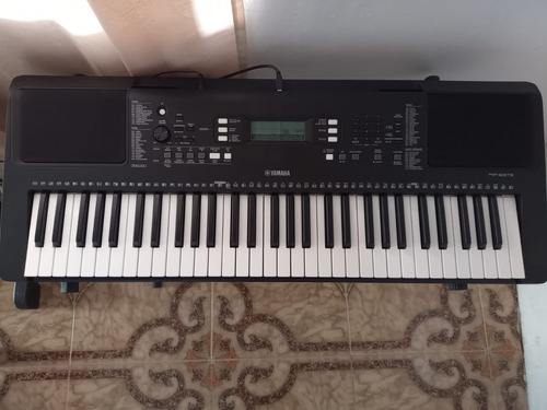 Teclado Yamaha  Psr-e373 Como Nuevo  + Base Y Forro