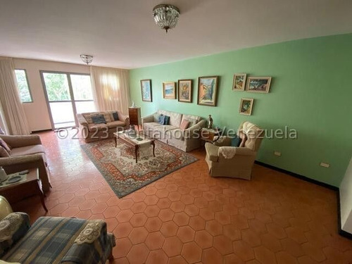 Casa Muy Bien Conservada Con Hermosa Vista En Calle Cerrada Con Vigilancia El Cafetal Nb 23-28369 - Imagen 3
