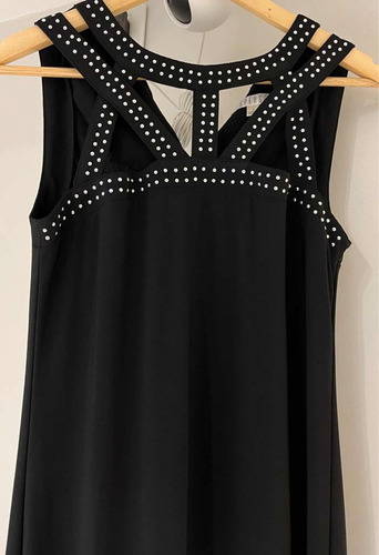 Vestido De Fiesta. Negro. Con Tachas Plateadas.