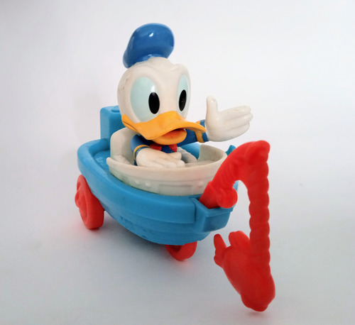 Figura Pato Donald Barquito Con Movimiento Y Sonido