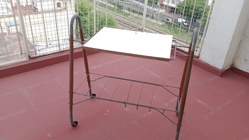 Mesa De Televisor Con Patas De Hierro