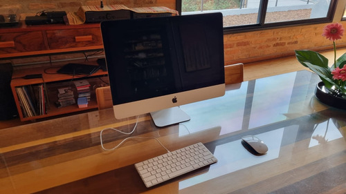 iMac Apple 21,5 , I5  8gb Mk142bz/a