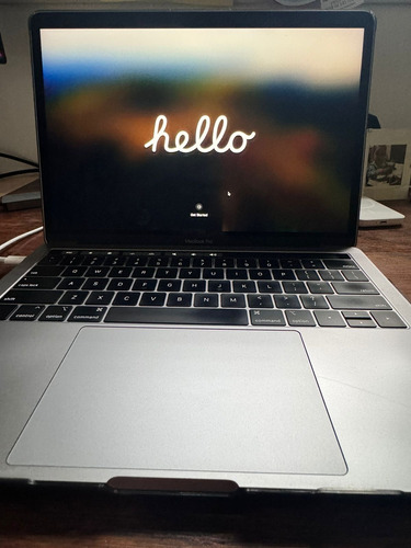 Macbook Pro 13  - 2018, Touch Bar, I5, Como Nueva