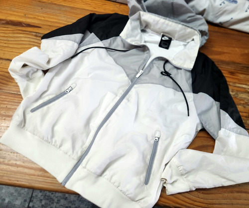 Campera Nike Windrunner 