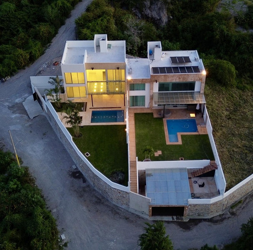 Casa Con Espectacular Vista Al Lago