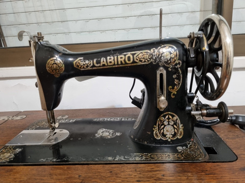 Maquina De Coser Antigüa Con Mueble, Pie,electrica