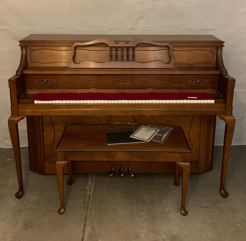 Piano Yamaha (215)