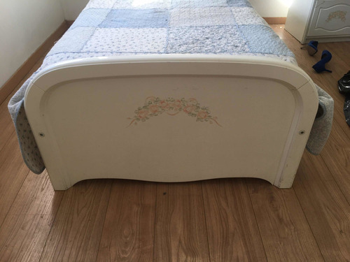 Cama Opus Laqueada Blanca Usada. Precio X Unidad C 1 Colchón