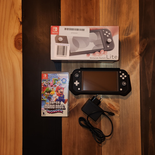 Consola Nintendo Switch Lite  + Mario Wonder + Carcasa 360