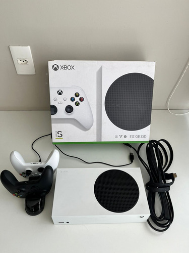 Microsoft Xbox Series S 512gb Branco  All Digital Com 02 Controles S/fio