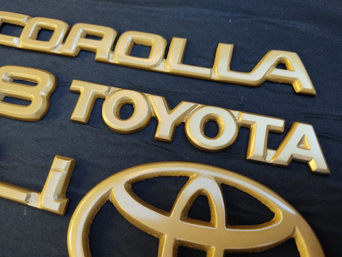 Kit Emblemas Insignia Toyota Corolla Gli 1.8 Dorado Metal Foto 4