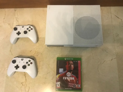 Xbox One S + 2 Controles + Fifa 20