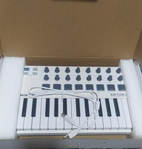 Arturia Minilab Mk2 Controlador Midi 25 Teclas Usb Mini