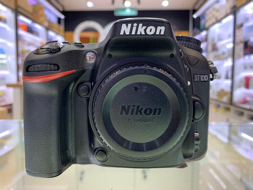 Nikon D7100 (body)