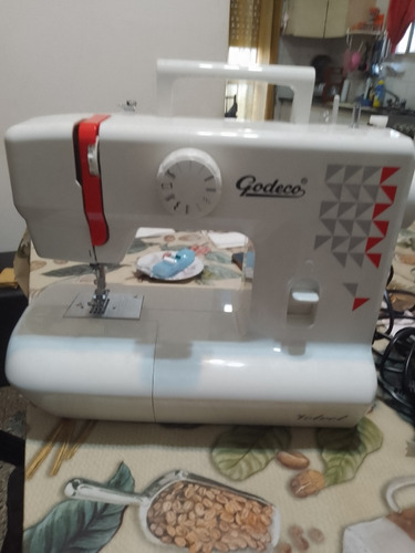 Maquina De Coser Godeco Velvet