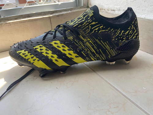 Guayos Predator Freak adidas Originales