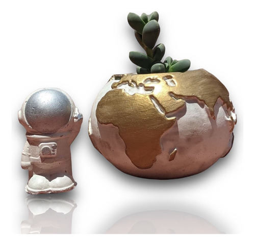 Macetas De Cemento Forma De Tierra Y Astronauta Y Suculenta