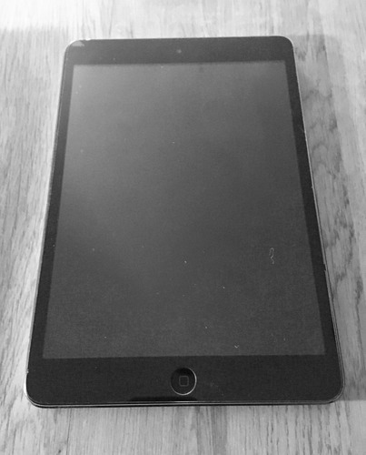 iPad Mini Incluye Case Negro En Excelentes Condiciones