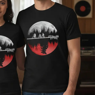 Playera Negra Unisex Stranger Things Luna - Estilo Moderno | Meses sin interés
