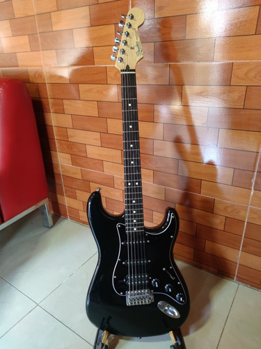 Guitarra Eléctrica Fender Stratocaster Standard 