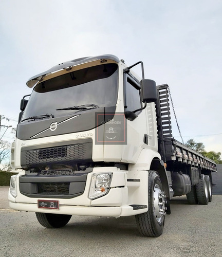 VM 270 ANO 2015 COM AR CONDICIONADO E CARROCERIA DE 8,5M