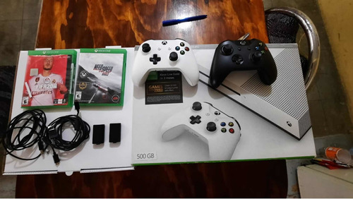 Xbox One S Excelente Estado En Caja 2 Controles + 2 Juegos