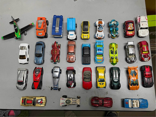 34 Und Carros Hot Wheels Colección Un Par De Otra Marca