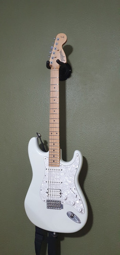 Guitarra Tagima T635 Stratocaster Hss Creme 