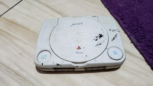 Playstation 1 Psone Só O Aparelho Sem Nada. Não Liga, Ta Enferrujado, E Cabo Av Nao Entra Ta Com Defeito. 980. A45