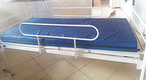 Cama Hospitalar Manual Duas Manivelas - 104 Com Colchão 