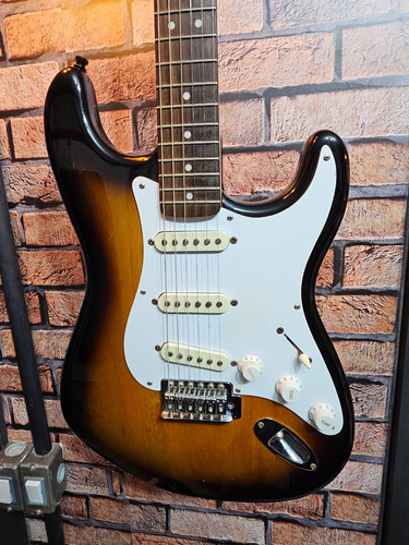 Guitarra Fender Squier Bullet Stratocaster Made In Indonesia