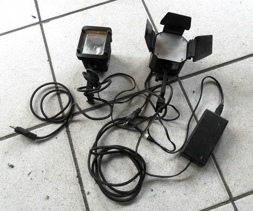 2 Iluminadores Para Foto Video Halogena E Led Atek