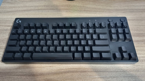 Teclado Logitech G Pro 