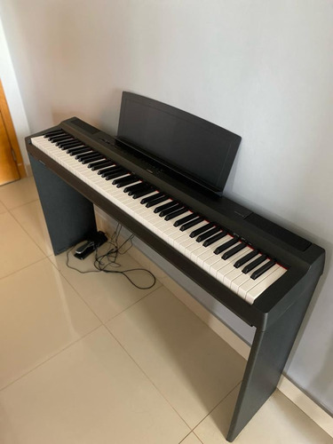 Piano Digital Yamaha P125b + Estante + Sustein Stagg