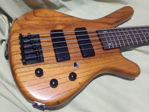 Customizados Mod. Musicman 5 Cuerdas Activo  Permuto