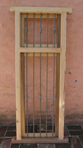 Ventana Madera 1 Hoja Reja Clavada Banderola Herrajes. 5841