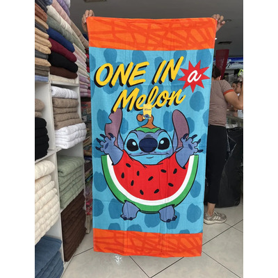 Toalla Hilasal Stitch 71x147 Cm 100% Algodón Color Celeste Stitch One In A Melon | Meses sin interés