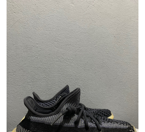 adidas Yeezy 350 V2 Carbón