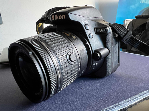 Cámara Nikon D5600 Lente Kit +  70 - 300 Af