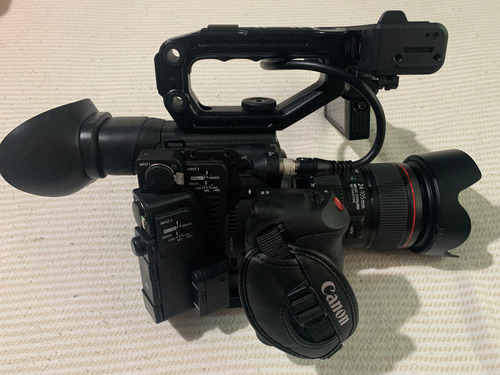 Camera Canon Eos C200 + Bateria + Lente 24-105mm E Fonte