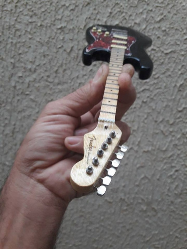 Guitarra Fender Stratocaster Em Miniatura Instrumento Musica