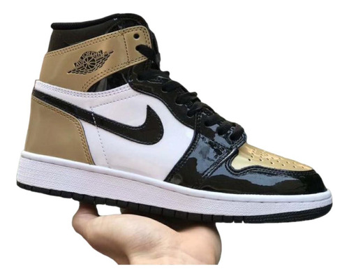 Tenis Jordan 1 Gold Toe 