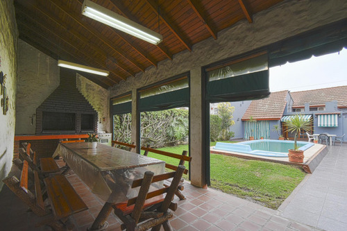 Venta Casa 4 Ambientes Apta Credito C/ Piscina, Quincho Y Garage. Don Bosco. - Imagen 2