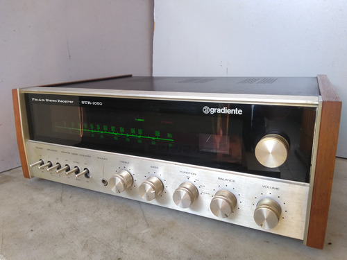 Receiver Gradiente Str-1050 (detalhe)